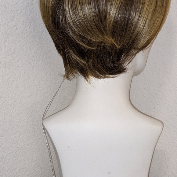 Raquel Welch - Modern Love Wig - Picture 11 of 13